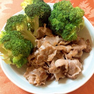 豚肉の炒め物 ブロッコリー添え